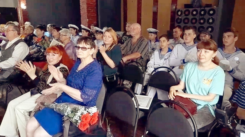 photo_5215324641336347000_y (1).jpg